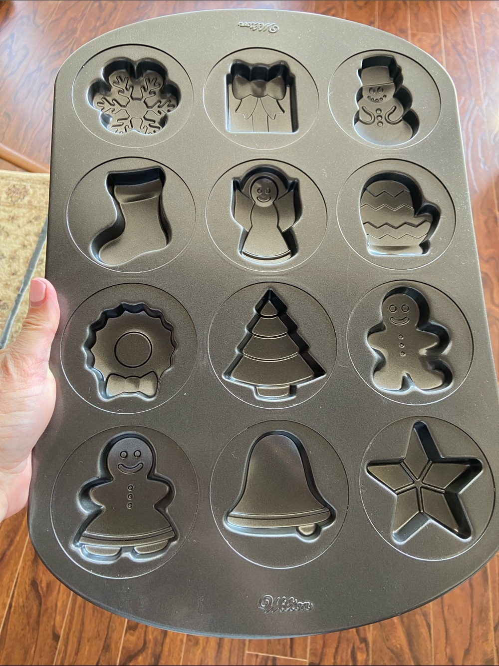 🆕Wilton Black Holiday Mini Cookie Mold Pan with Festive Shapes